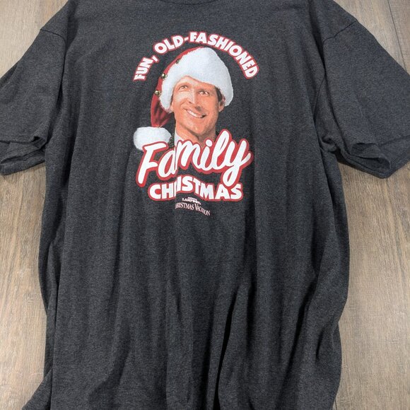 Christmas Vacation Gray Graphic Tee - Picture 2 of 8